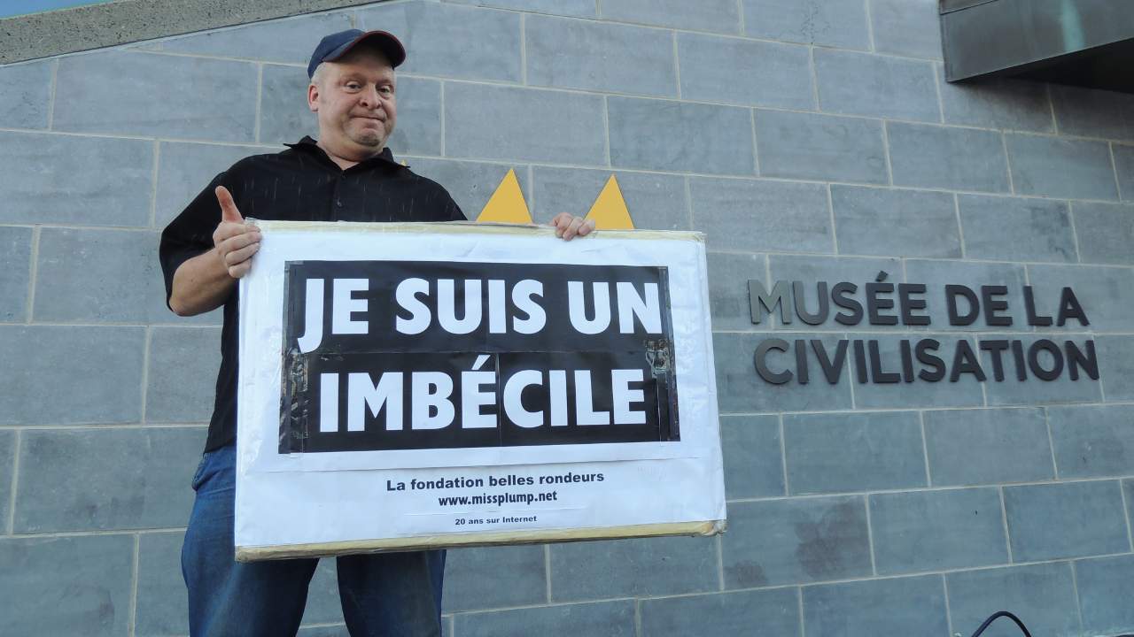 Devant le musée de la civilisation Québec Qc